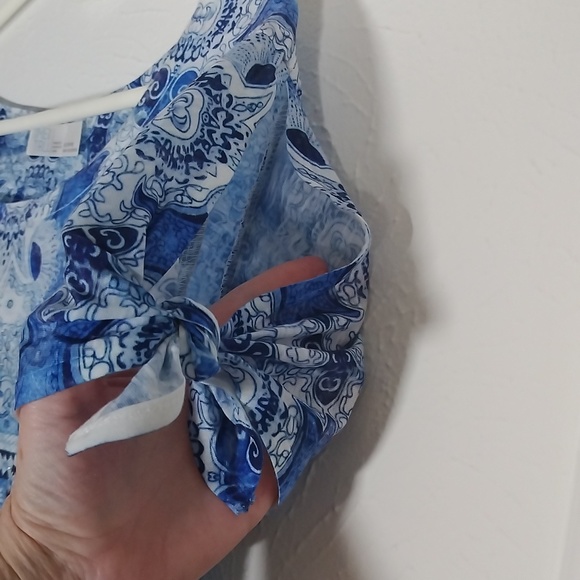 Time and Tru Short Sleeve Women's XL (16-18) Top with slit in sleeves - Picture 4 of 10